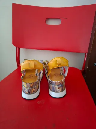 Sandalias Plataforma    Laura Vita Multicolor 