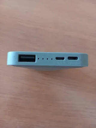 Powerbank Grigio con USB, Micro USB, Lightning