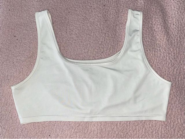 Top deportivo blanco