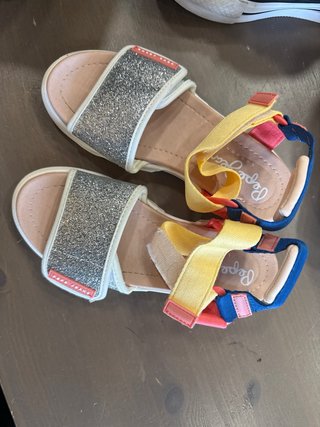 Converse y sandalias