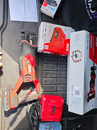 Sierra Sable SKIL 20V MAX + Cargador y Batería