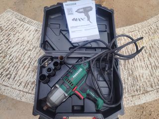 Atornilladora de impacto eléctrica