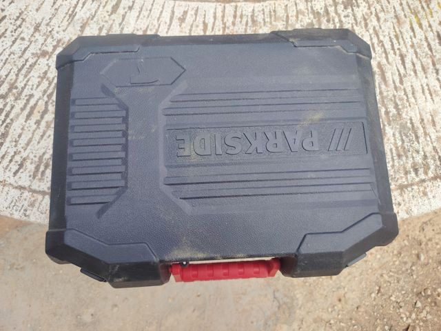 Atornilladora de impacto eléctrica