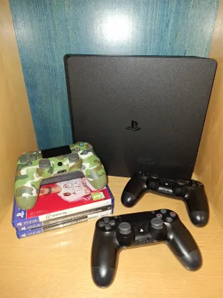PlayStation 4 Slim 1TB con 3 juegos y 3 mandos.