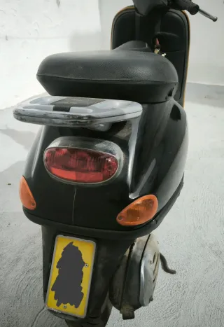Vespa 50 CC Negra
