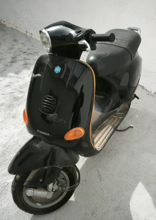 Vespa 50 CC Negra