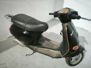 Vespa 50 CC Negra