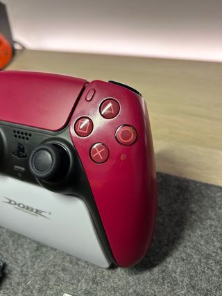 Mando PS5 Cosmic Red con joysticks magnéticos