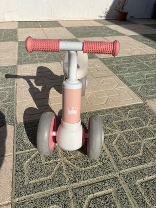 Bicicleta infantil sin pedales rosa