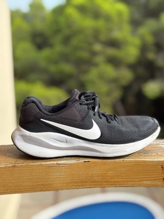 Zapatillas deportivas Nike mujer negras y blancas