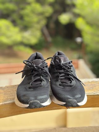 Zapatillas deportivas Nike mujer negras y blancas