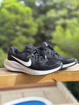 Zapatillas deportivas Nike mujer negras y blancas