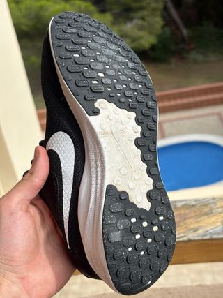 Zapatillas deportivas Nike mujer negras y blancas