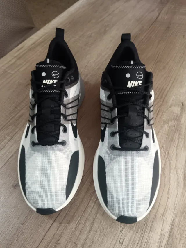 Zapatillas Nike Running Negras y Blancas