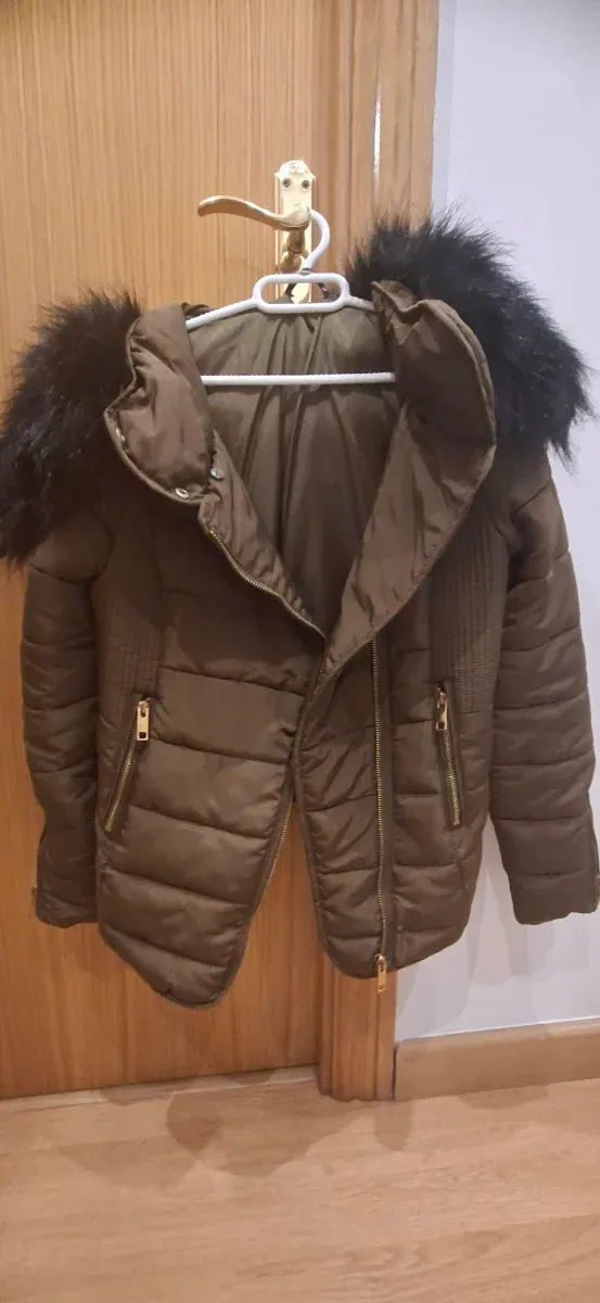 Chaqueta verde oliva con pelo negro talla 34