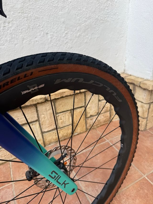 Megamo Silk GRX Di2 Gravel Bike