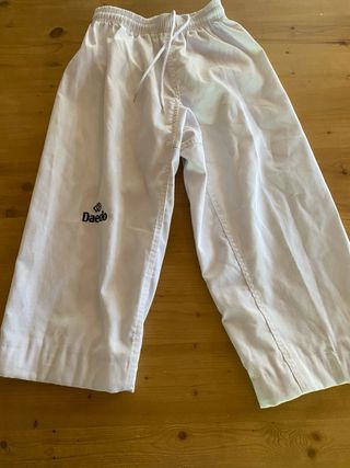 Traje Taekwondo Daedo Blanco Cinturón Amarillo