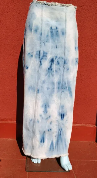Falda larga vaquera tie-dye Stradivarius