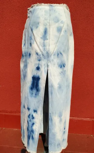 Falda larga vaquera tie-dye Stradivarius