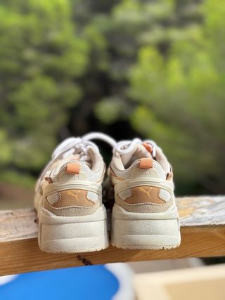 Zapatillas Puma Mujer Beige y Naranja