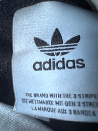 Camiseta Oasis Adidas Negra Blanca