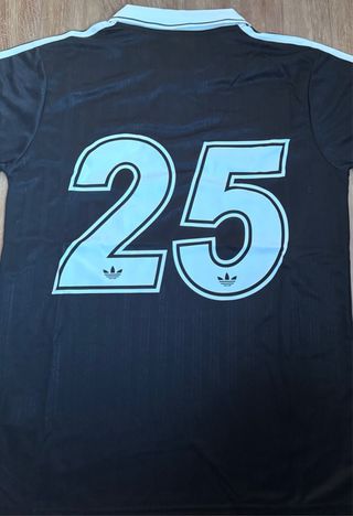 Camiseta Oasis Adidas Negra Blanca