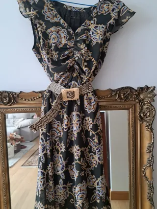 Vestido estampado verde oliva con cinturón