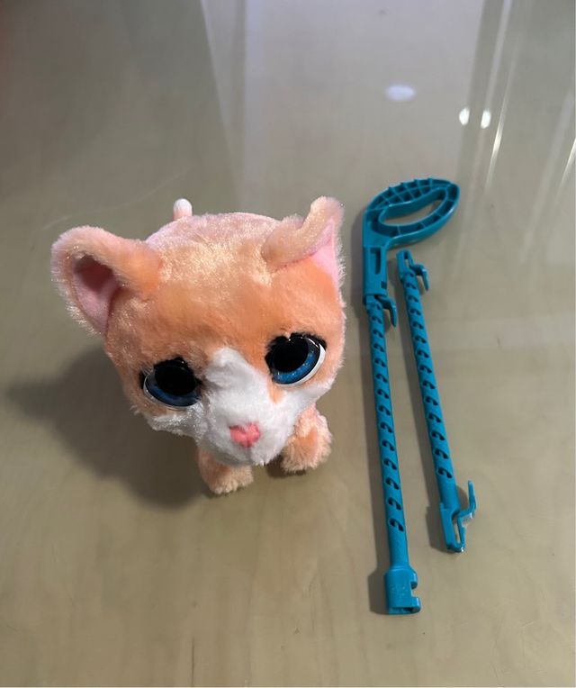Gato FurReal Walkalots interactivo con correa