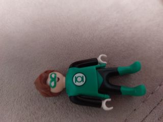 Playmobil niño naranja y verde