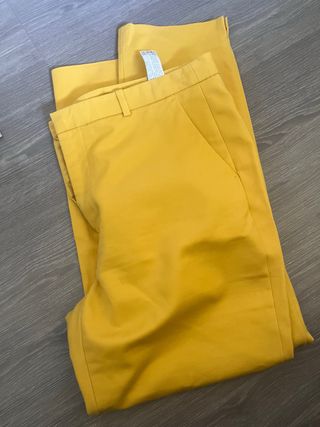 Pantalón chino mujer Zara amarillo