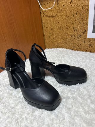 Zapatos de tacón negros con plataforma