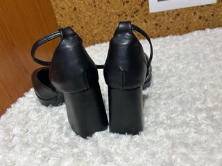 Zapatos de tacón negros con plataforma