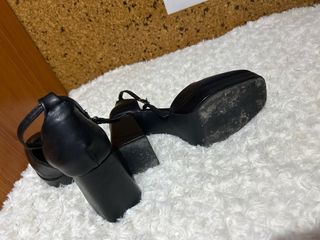 Zapatos de tacón negros con plataforma
