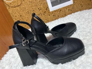 Zapatos de tacón negros con plataforma