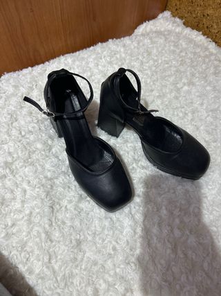 Zapatos de tacón negros con plataforma