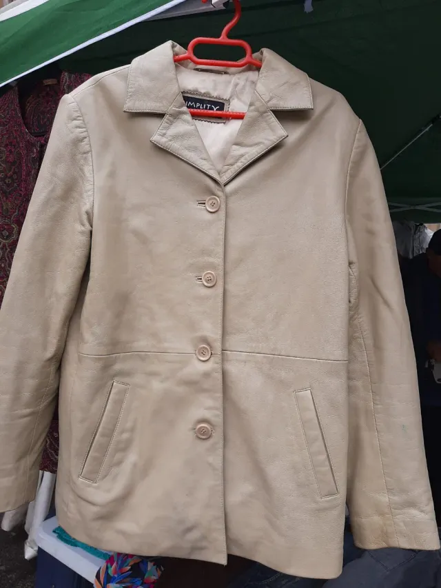 Chaqueta de piel beige