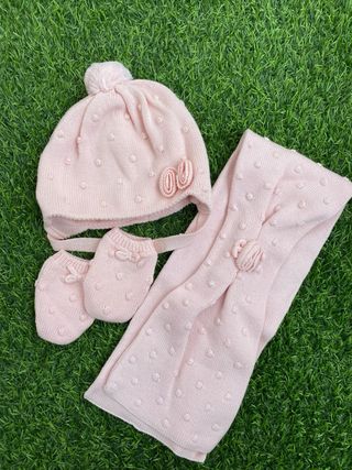Conjunto niña: gorro, bufanda y manoplas