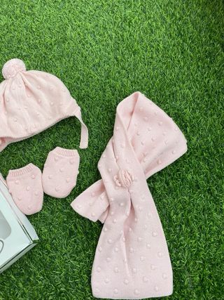 Conjunto niña: gorro, bufanda y manoplas
