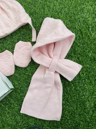 Conjunto niña: gorro, bufanda y manoplas