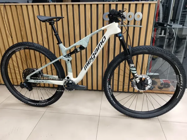 MEGAMO TRACK 07 2025