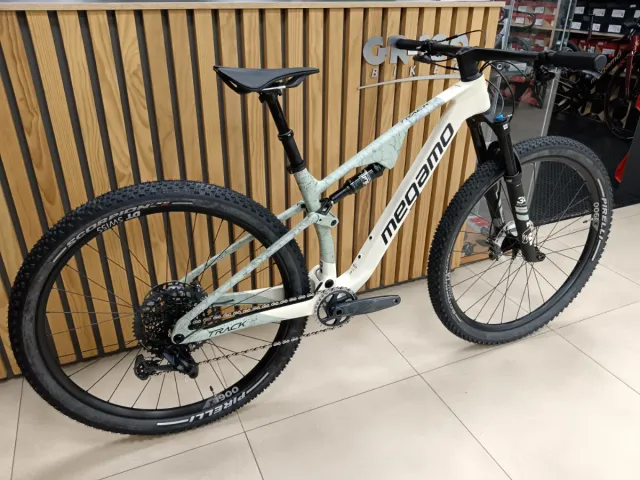 MEGAMO TRACK 07 2025