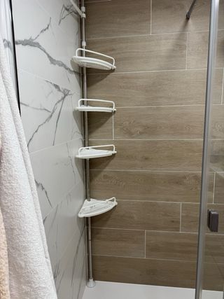 Columna de baldas para baño extensible