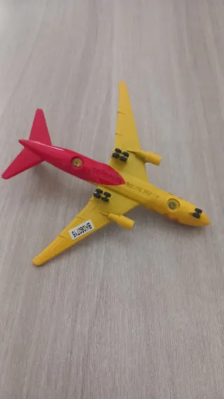 Set 3 Aerei Giocattolo: Navetta, Cargo, Giallo