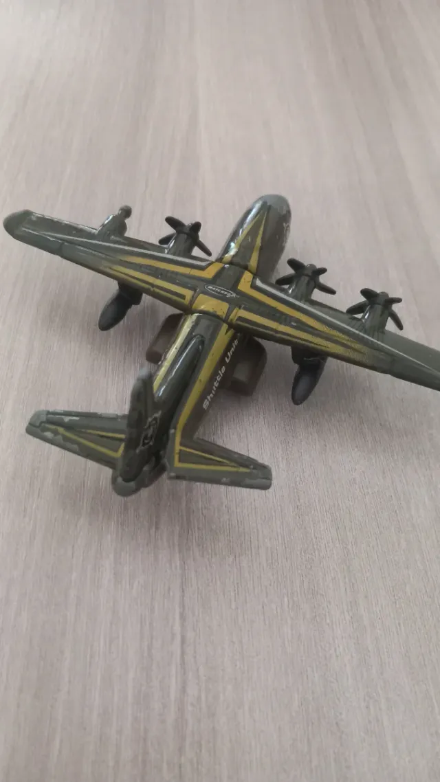 Set 3 Aerei Giocattolo: Navetta, Cargo, Giallo