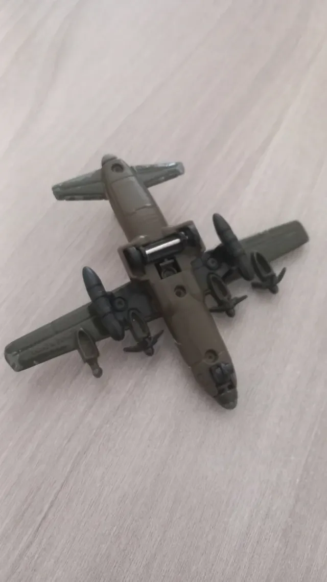 Set 3 Aerei Giocattolo: Navetta, Cargo, Giallo