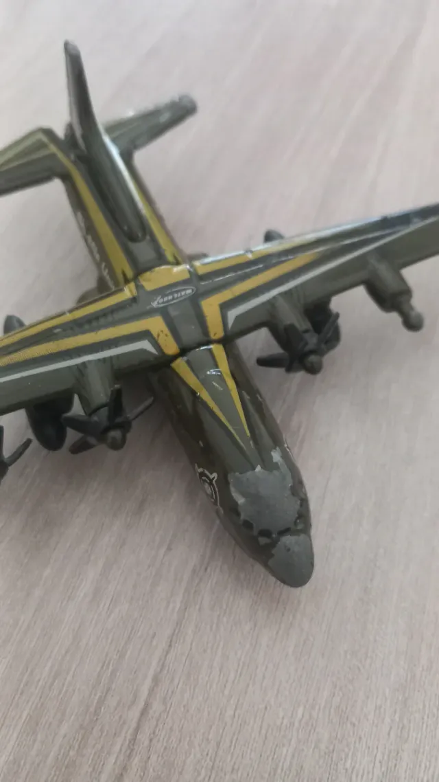 Set 3 Aerei Giocattolo: Navetta, Cargo, Giallo