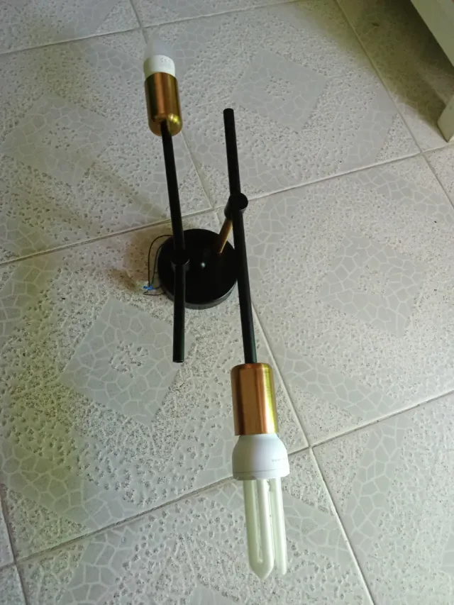 Lámpara de techo moderna negra y dorada