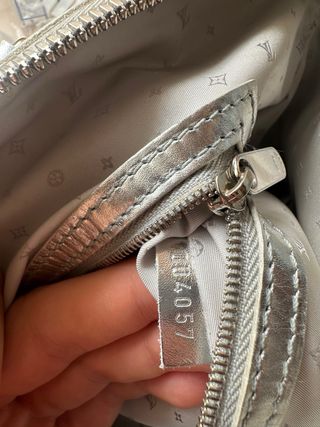 Bolso Louis Vuitton Lockit Plateado