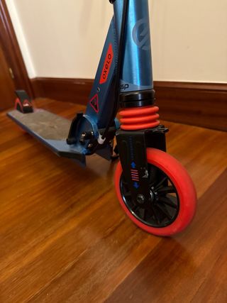 Patinete infantil azul y rojo