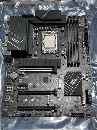 INTEL I5 13600KF CON PLACA BASE 
MSI Z790-P WIFI